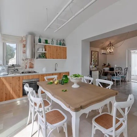 Trullo Delle Rondini Villa *